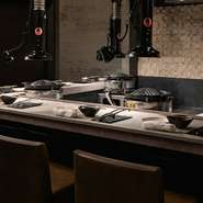 国産の上質な羊肉が堪能できるこちらのお店は、落ち着いた趣が接待や会食に最適です。希少な食材が会話のきっかけとなり、和やかな流れの中で心に響くときめきを体験できます。