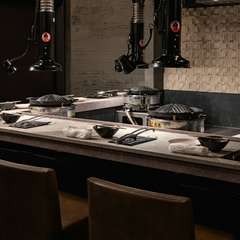 優雅な雰囲気漂う舞台で、選りすぐりの食材が会話を彩る