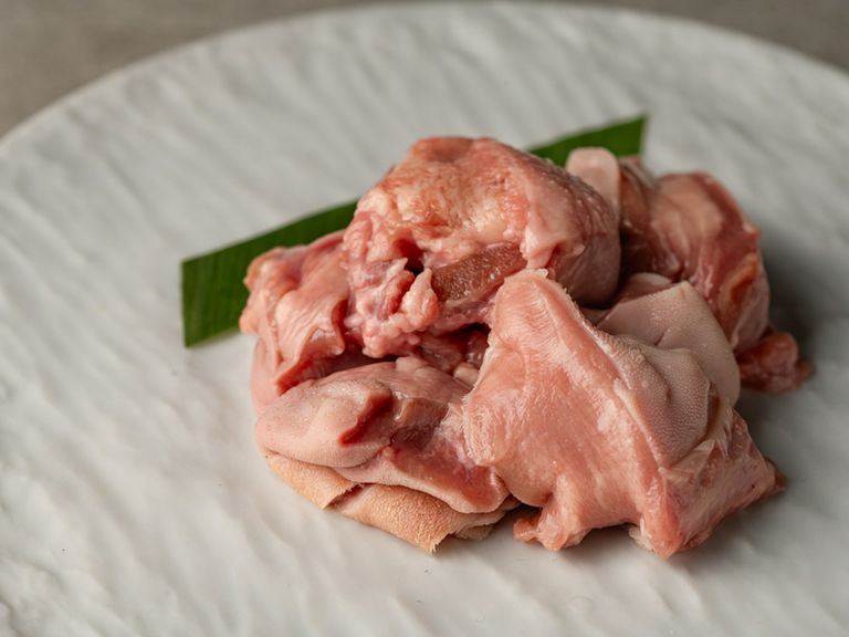 しなやかな弾力と塩味が織りなす調和が魅力。専門店ならではの逸品『ラムタン』