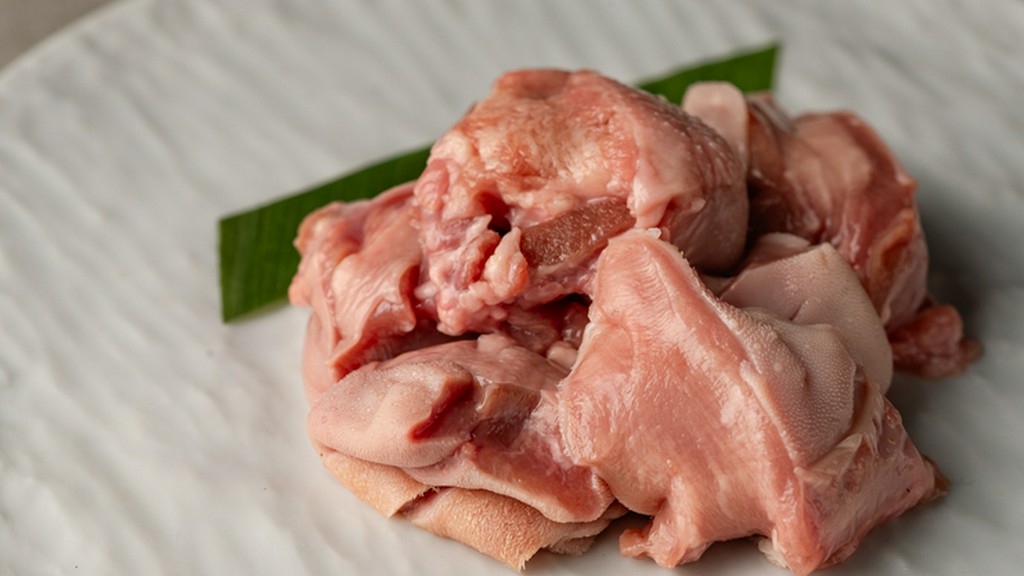 しなやかな弾力と塩味が織りなす調和が魅力。専門店ならではの逸品『ラムタン』