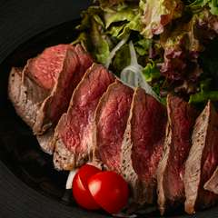 しっとりとした口当たりと深い香りが魅せる『国産羊肉のたたき（数量限定）』