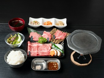 厳選3種＋焼きすきを味わう人気メニュー『夢照らすセット』