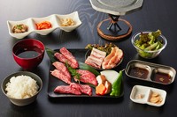 淡路牛特選カルビ／上赤身2種
神戸ポーク／トントロ／淡路どりもも肉／焼き野菜
