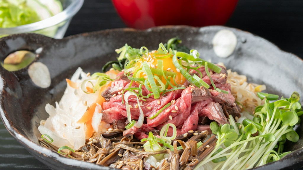 ローストビーフユッケ丼