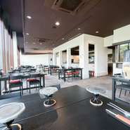 来店時から料理の提供、お見送りまで、ゲストの特別な一時を丁寧に見守る姿勢が印象的。料理はもちろん、心のこもったもてなしでも、素敵な思い出に残る食の一時を提供できるよう日々意識しています。