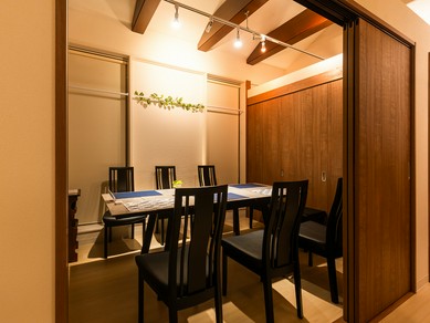 個室4席のプライベート空間