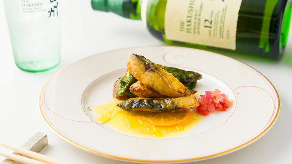 旬を楽しむコース料理。アラカルトメニューも用意