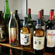 会社の宴会や仲間との飲み会では、飲み放題が付くと盛り上がります。【とりやす 名駅店】では、90分飲み放題付のコースを用意。料理と相性抜群のアルコールメニューが豊富にラインナップされています。