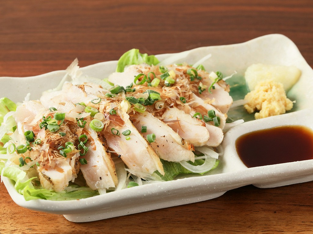 店主イチオシ！食事としてもお酒のアテとしてもOK、老若男女に人気の一品『名古屋コーチン　たたき』