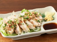 店主イチオシ!食事としてもお酒のアテとしてもOK、老若男女に人気の一品『名古屋コーチン たたき』