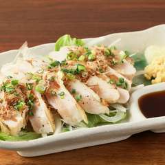 店主イチオシ！食事としてもお酒のアテとしてもOK、老若男女に人気の一品『名古屋コーチン　たたき』