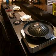 ジャズが流れる落ち着いたカウンター席