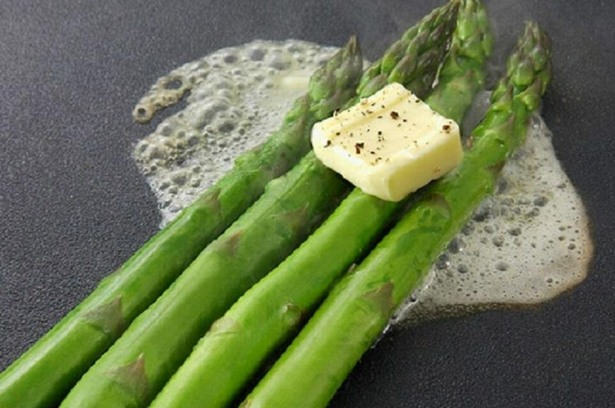 <春限定>北海道ようてい産極太グリーンアスパラのバターソテー