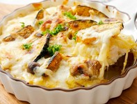 札幌発祥の「シメパフェ」をご用意しております。お酒を飲みながらはもちろん、アフターヌーンティーのように、紅茶などのソフトドリンクと楽しみたい方にもぴったりのメニューです。