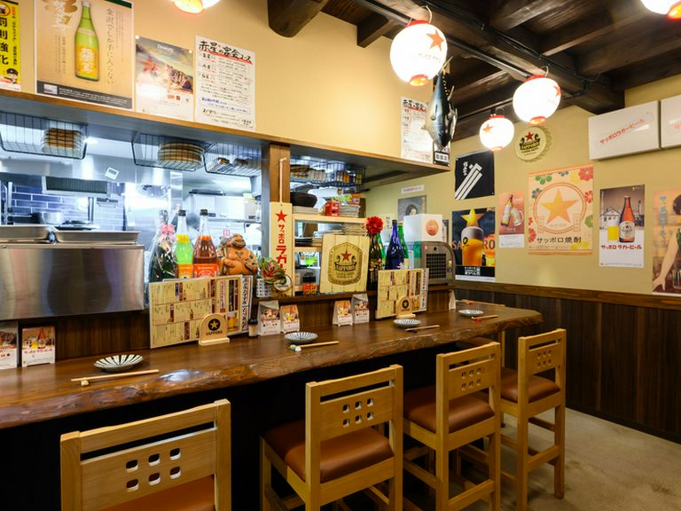 気さくな店主の人柄が、一人飲みの時間を心地良いひとときに