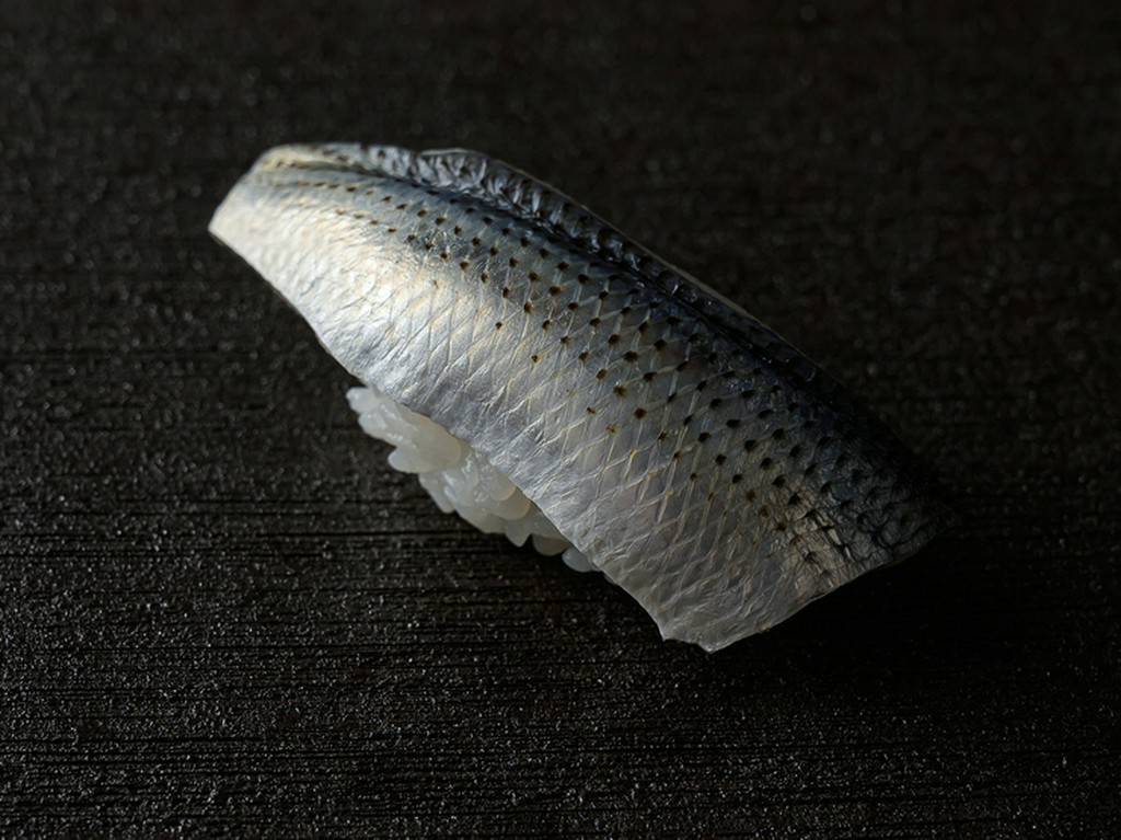 羽釜で炊く新潟県産米でつくる、酸味をきかせた酢飯も評判