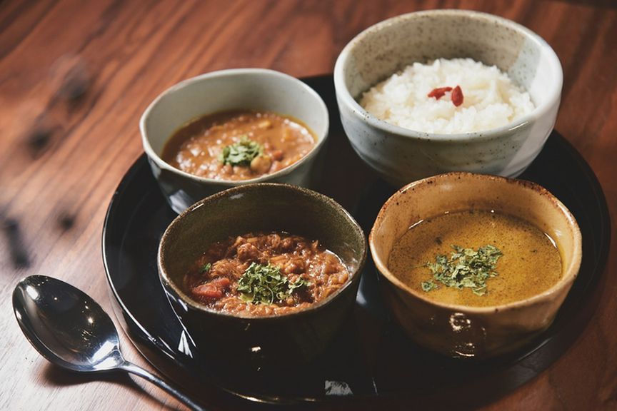 名物薬膳カレーは全6種類!2種類はヴィーガン・ベジタリアン対応