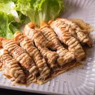 ゴロっとした鶏もも肉に、こってりした照り焼きソースがよく合います！