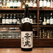飲むほどに旨さを感じる純米酒。水の如くさわりなく飲め、
飲みすすめば純米酒がもつ米の旨味を感じられます。