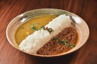 1度に2種類の薬膳カレーをお愉しみ頂けます。お好きなカレーを2種類お選び下さい。
※大盛 +200円(税込)、特盛 +400円(税込)
1,400円(税込)