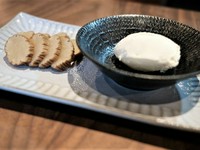 いぶりがっこの食感とクリームチーズの濃厚さがベストマッチ！