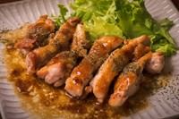 ジューシーな鶏もも肉と、濃厚なアンチョビバターソースがよく合います！