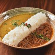 １度に２種類の薬膳カレーをお愉しみ頂けます。
お好きなカレーを２種類お選び下さい。
※大盛 +200円(税込)、特盛 +400円(税込)
