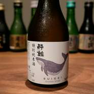 スッキリとした香味、輝く綺麗な呑み口、
きりりと切れる豪快な味わいが楽しめる端正な辛口。
日本酒度+6