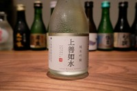 軽快な味、果実のように華やかな香り。
日本酒初心者に向けた飲みやすい純米吟醸酒。
日本酒度+5