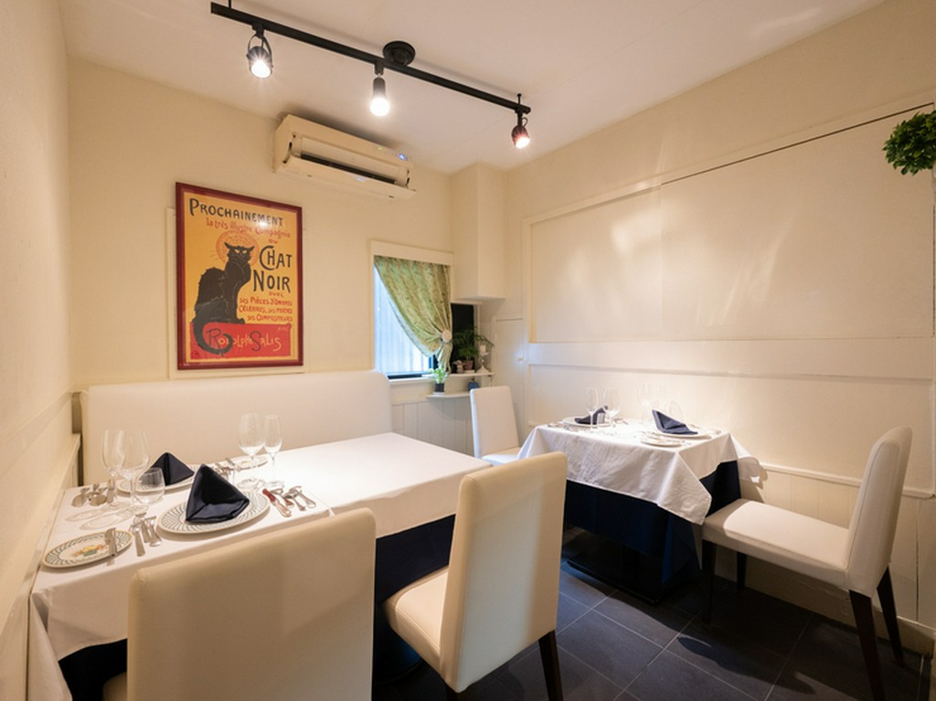 上質なフレンチと豊富なドリンクで、接待にも最適な空間