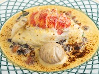 平目とオマール海老が織りなす、ふんわりと濃厚な海の饗宴『平目の、オマール海老詰め』