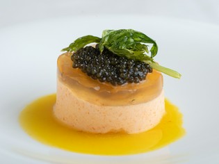 旬ごとに変わるメニューで、何度訪れても新鮮な感動を