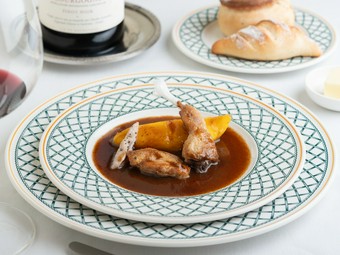 仕込みから一切妥協しない、だしとソースの深みを味わえる店