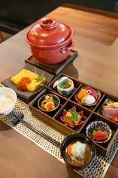 だしの旨みが卵の中にギュッと閉じ込められた朝食メニュー『だし巻き玉子定食（朝食）』