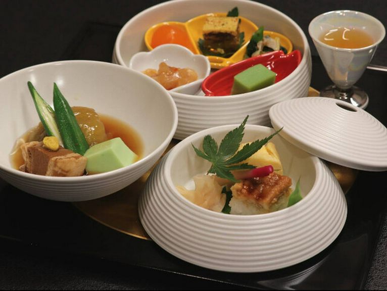 山形の旬食材を堪能できる店自慢のプラン。四季折々、季節のコース料理『4400円コース』