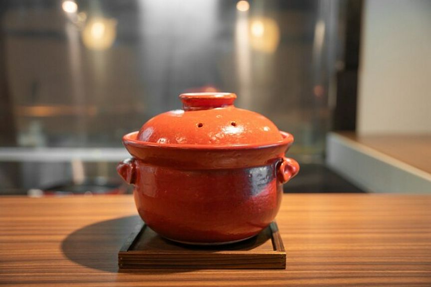 炊きたてのふっくら感が、優しく包み込む『土鍋炊きご飯』