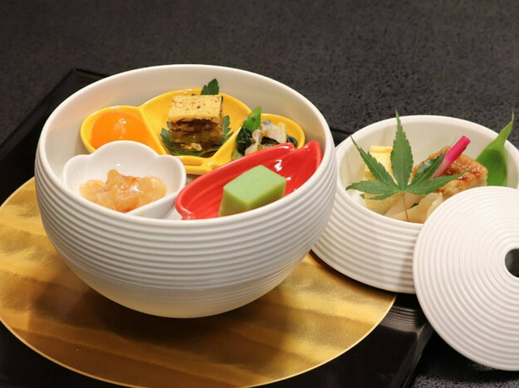 山の幸、海の幸、そのほかバラエティに富んだ旬の食材を堪能