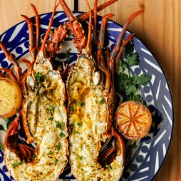  豪華伊勢海老など、海鮮BBQが味わえる！