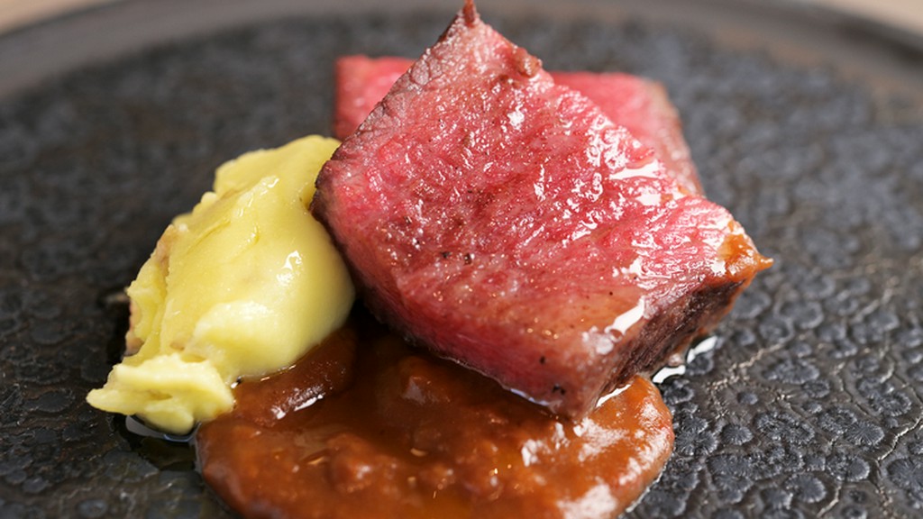 炭火が香り立つ伊良湖黒牛を味わう『スペシャルコース』