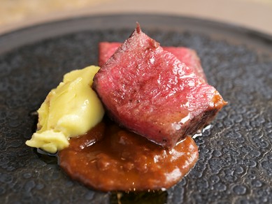 炭火が香り立つ伊良湖黒牛を味わう『スペシャルコース』