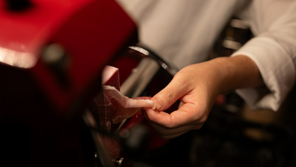 生ハムをはじめ、今日の食材からアラカルトメニューもお作りできます。