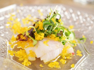 旬の魚を多彩な技で仕立てる、シェフ渾身の一品