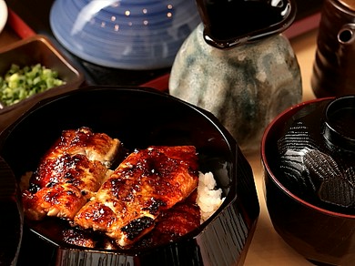 多彩な一品とともに鰻の魅力を心ゆくまで堪能できる『ひつまぶし　並』
