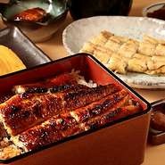 ※T1（禁煙）チャージ料金：なし
※％でのチャージ料金に関しては消費税が別途加算される場合がございます。
※11:00～20:00 （L.O.19:00）19時ラストオーダーですが、事前にご連絡いただければ、20時まで対応させていただきます。