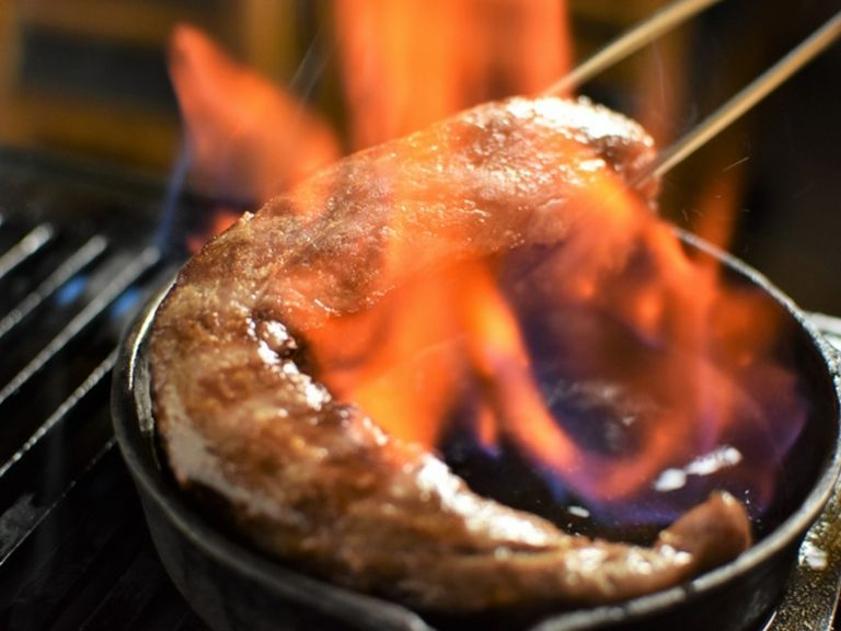 豊かな食体験を演出してくれる『名物ファイヤーステーキ』