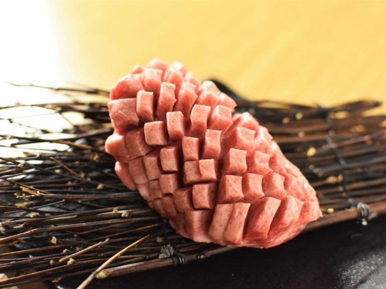 お腹も心もしっかりと満たされる、高品質な厳選肉