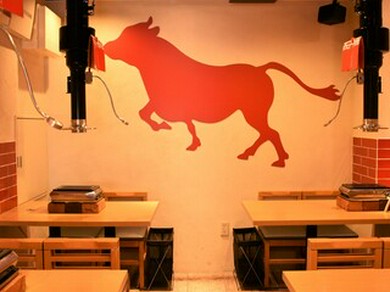 カジュアルで落ち着きのある店内