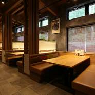 温もり漂う和モダン空間と気さくな接客で、至福の一時を提供。家族連れでも気兼ねなく利用できるアットホームさもお店の魅力。いつもの食事はもちろん、旅行・出張時にも気軽に立ち寄れます。