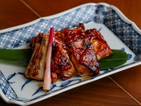 炭の遠赤外線効果でジューシーに焼き上げます。