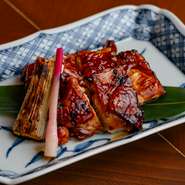 炭の遠赤外線効果でジューシーに焼き上げます。